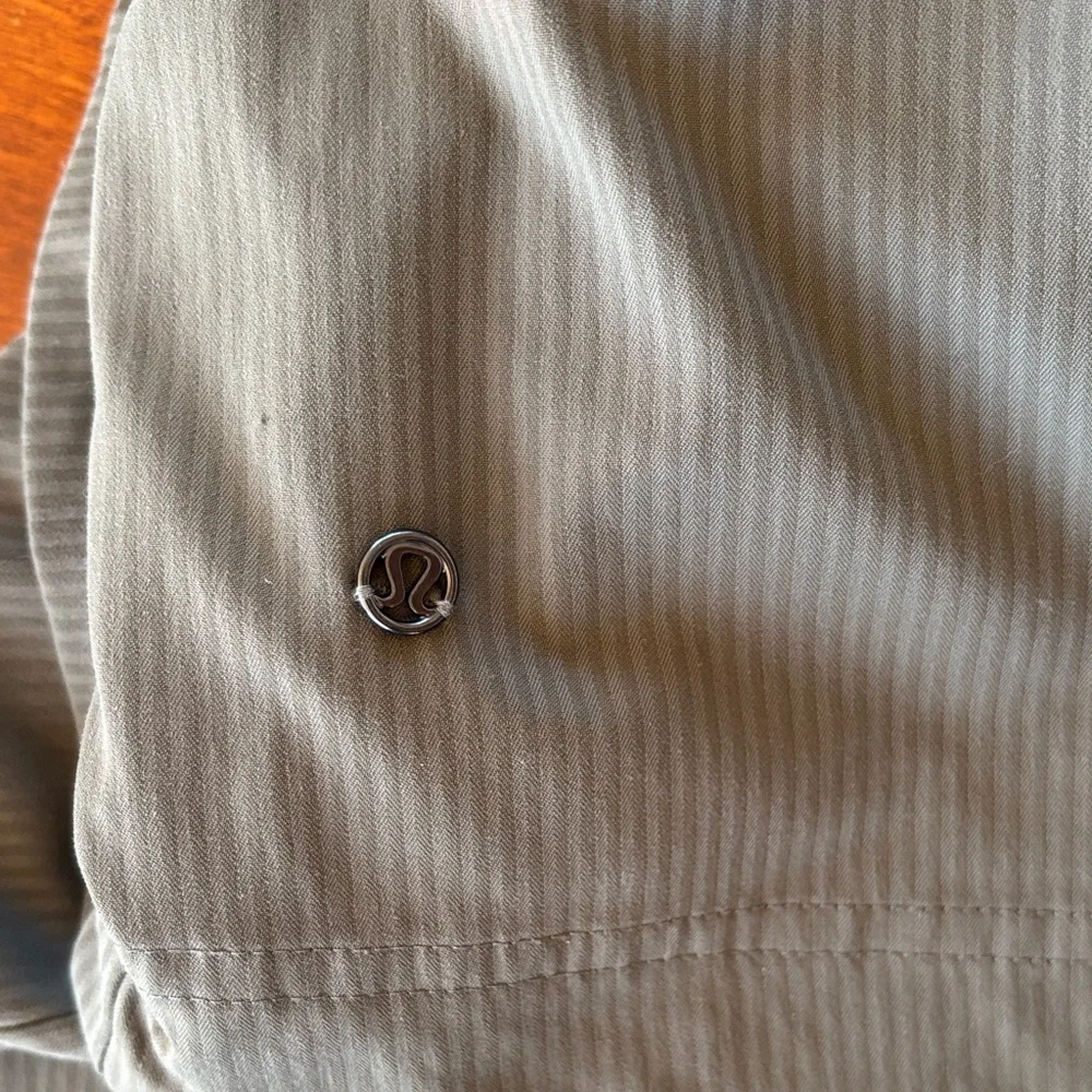 Lululemon Yogi Anorak Jacket Fatigue Green. Size 4